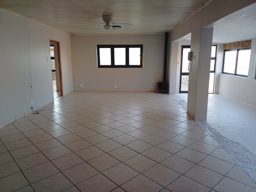 To Let 3 Bedroom Property for Rent in Wavecrest Eastern Cape